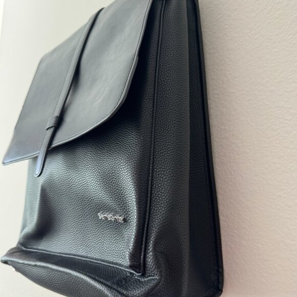 Samsonite Black Leather Flap Backpack – Laptop/Work Bag - Picture 2 of 5
